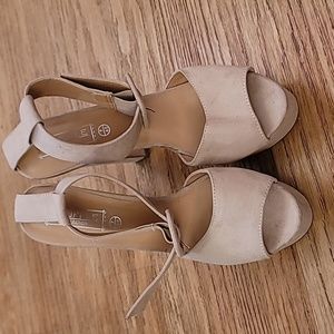 Truffle Collection Cream/Beige Platform High Heels Size 7